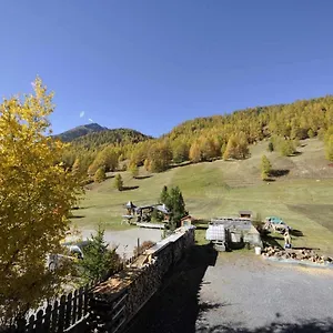 Appartamento Casa Florin App Giumel Con Vista Sulle Montagne E Sulle Piste Da Sci